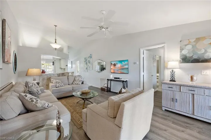 822  Gulf Pavillion  DR, Naples, FL 34108
