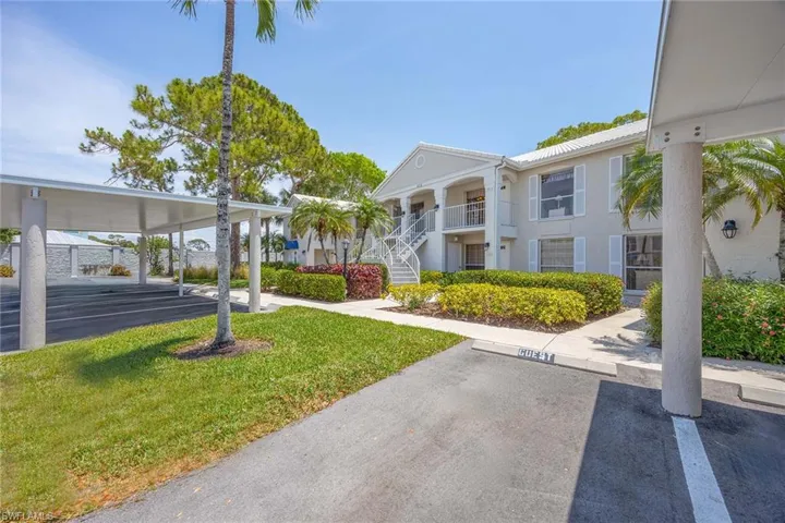 822  Gulf Pavillion  DR, Naples, FL 34108