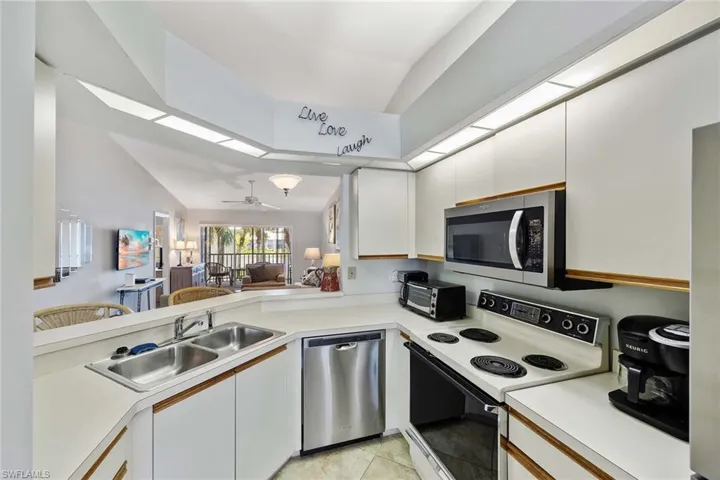 822  Gulf Pavillion  DR, Naples, FL 34108