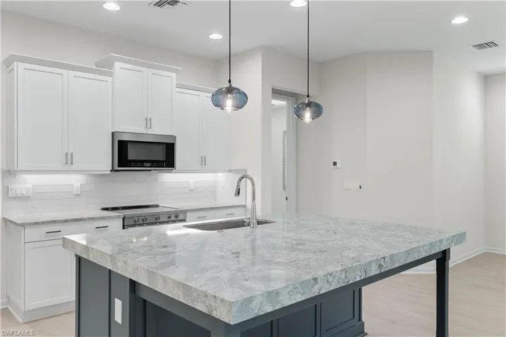 7222  Saona  CT, Naples, FL 34113