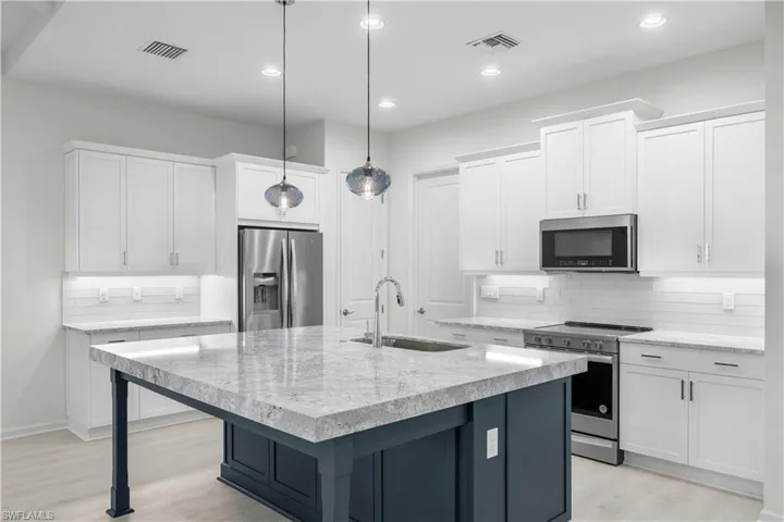 7222  Saona  CT, Naples, FL 34113