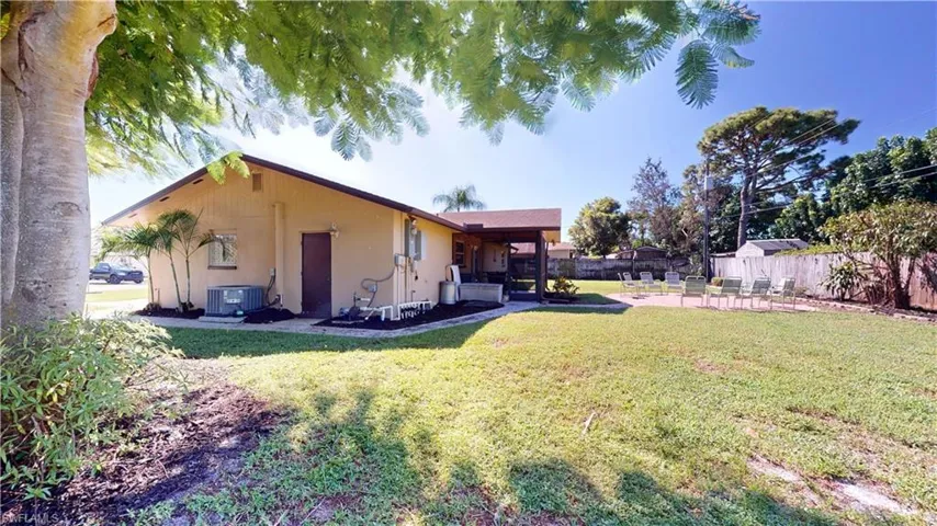 27514 Playa Del Rey Ln, Bonita Springs, Florida 34135