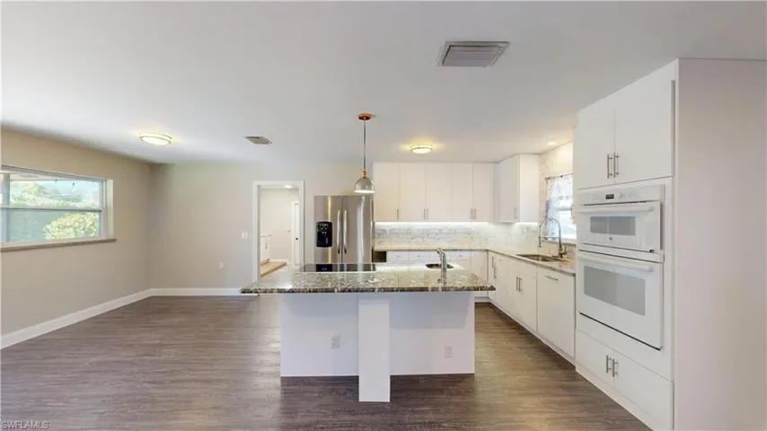 27514 Playa Del Rey Ln, Bonita Springs, Florida 34135