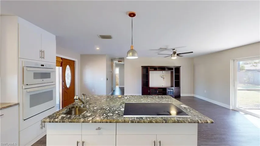 27514 Playa Del Rey Ln, Bonita Springs, Florida 34135
