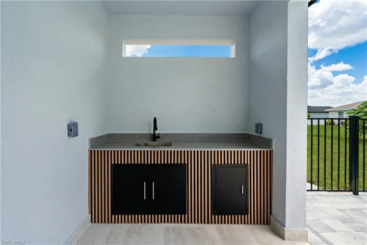 216 Nw 10th Ter, Cape Coral, Florida 33993