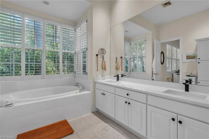 7060 Verde Way, Naples, Florida 34108