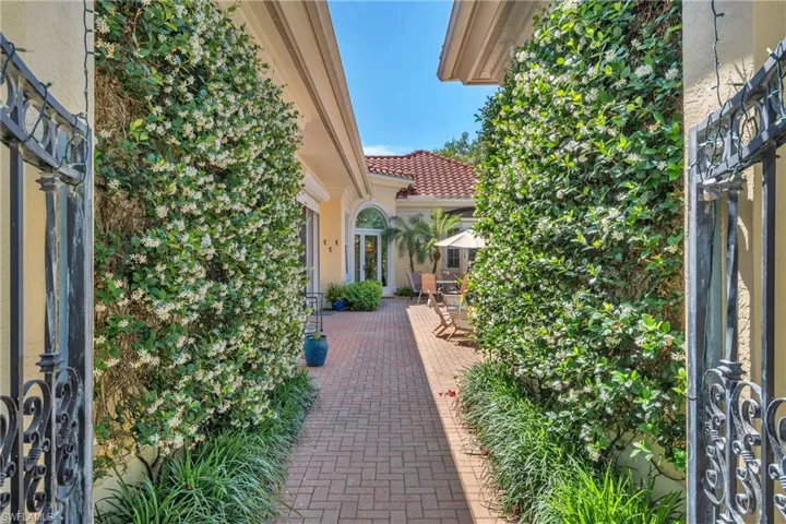 7060 Verde Way, Naples, Florida 34108
