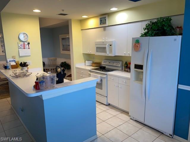KITCHEN/ISLAND