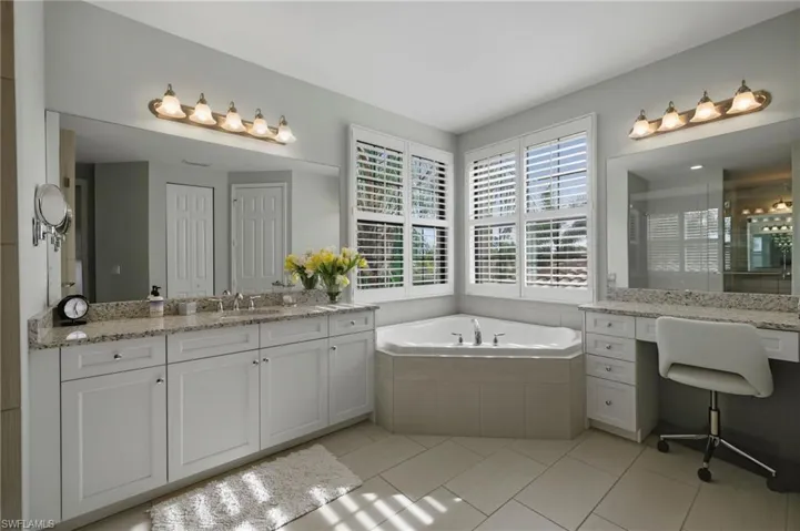 2882 Cinnamon Bay Cir, Naples, Florida 34119
