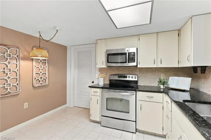11030 Gulf Shore Dr 104, Naples, Florida 34108