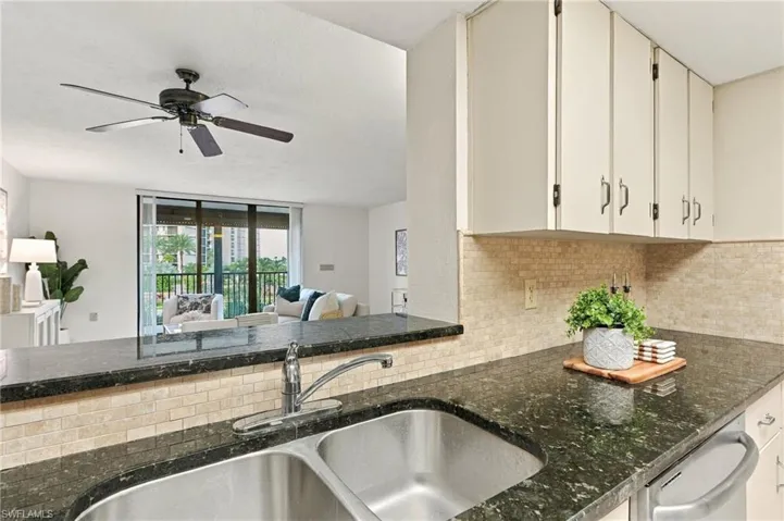 11030 Gulf Shore Dr 104, Naples, Florida 34108