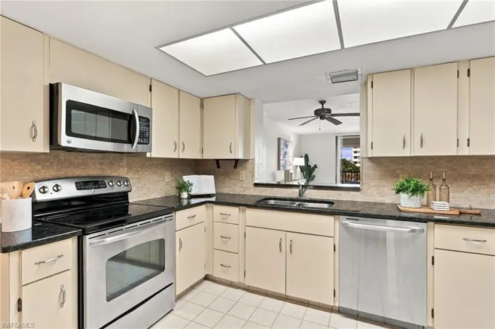 11030 Gulf Shore Dr 104, Naples, Florida 34108