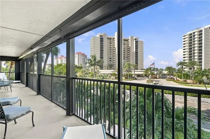 11030 Gulf Shore Dr 104, Naples, Florida 34108