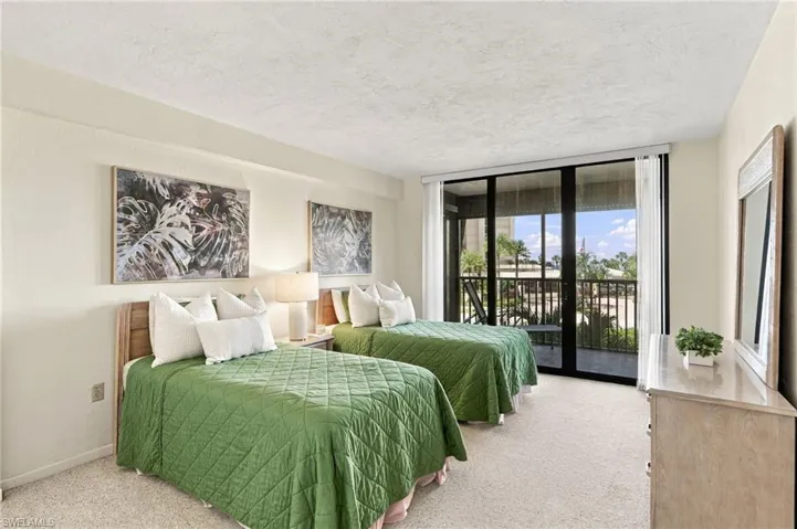 11030 Gulf Shore Dr 104, Naples, Florida 34108