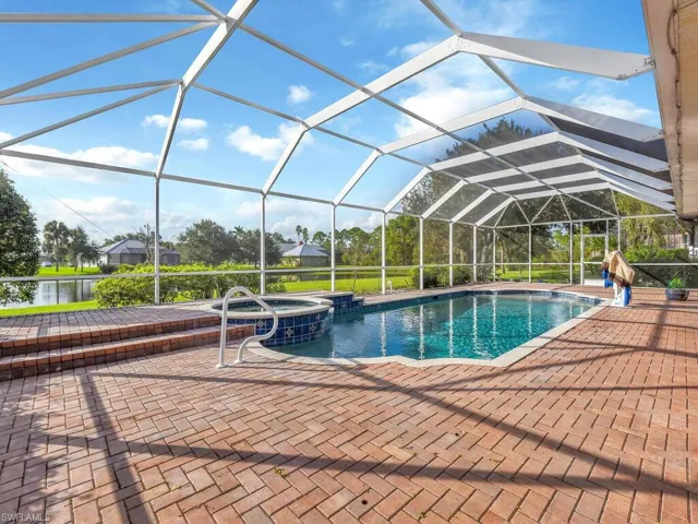 Massive Pool Lanai