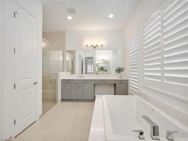 11268 Daphne Ct, Naples, Florida 34120