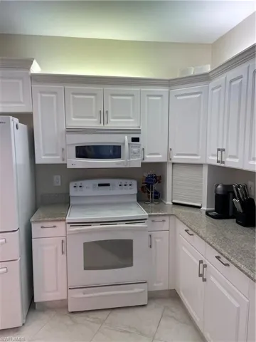 8405  Excalibur  CIR, Naples, FL 34108