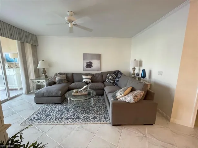 8405  Excalibur  CIR, Naples, FL 34108