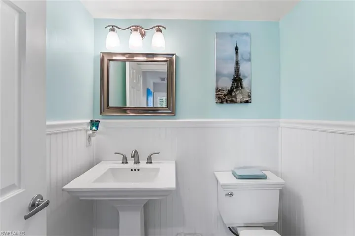 1/2 Bath
