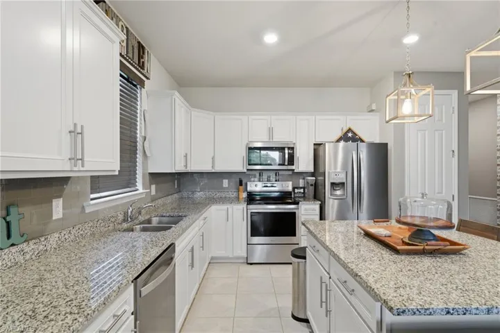 16095 Mistflower Dr, Alva, Florida 33920