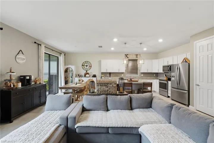 16095 Mistflower Dr, Alva, Florida 33920