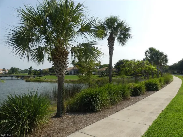 SIDEWALKS SURROUNDING COMMUNITY