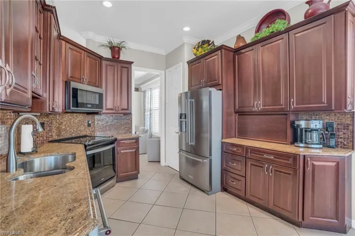 83  Glen Eagle  CIR, Naples, FL 34104