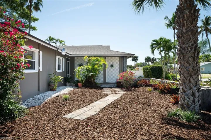 1013  Lake Shore  DR, Naples, FL 34103