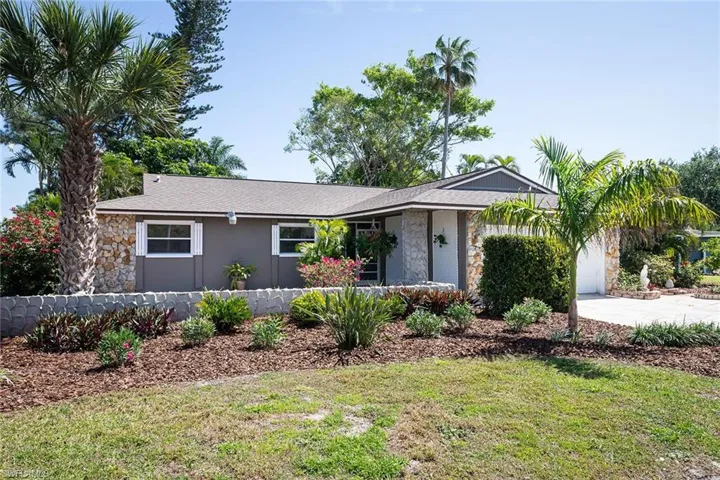 1013  Lake Shore  DR, Naples, FL 34103