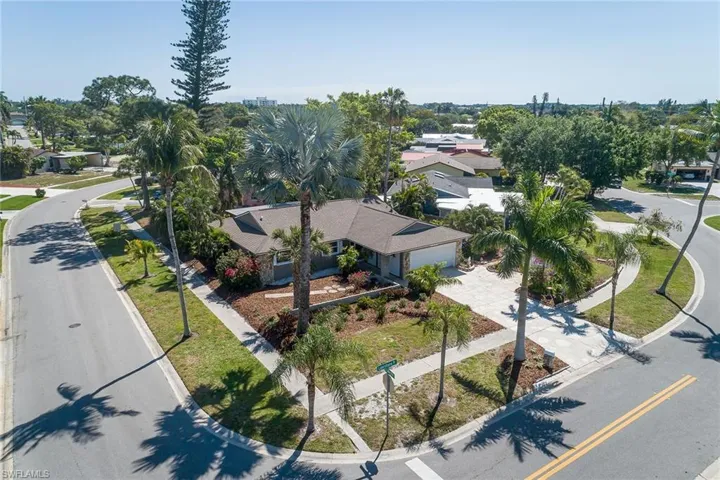 1013  Lake Shore  DR, Naples, FL 34103