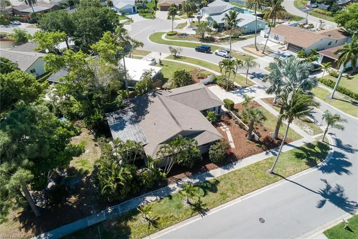 1013  Lake Shore  DR, Naples, FL 34103