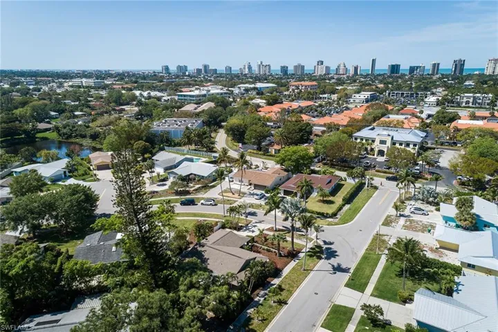 1013  Lake Shore  DR, Naples, FL 34103