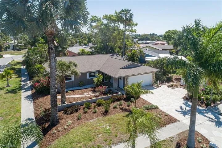 1013  Lake Shore  DR, Naples, FL 34103