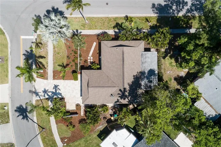 1013  Lake Shore  DR, Naples, FL 34103