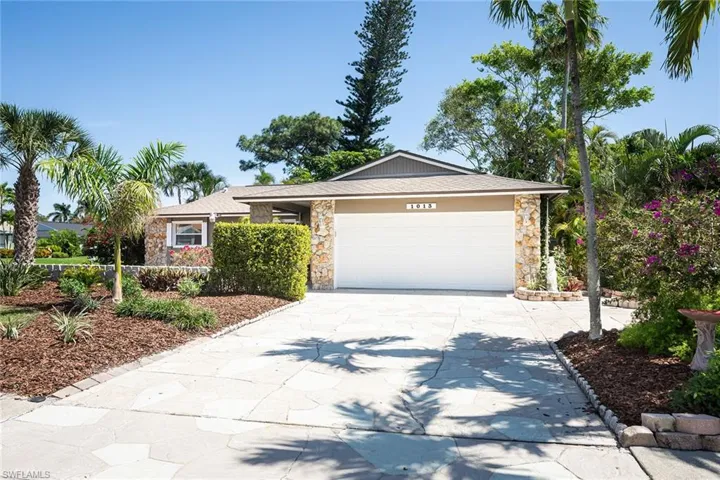 1013  Lake Shore  DR, Naples, FL 34103
