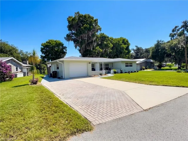 1745 Paradise Pt, Inverness, Florida 34450