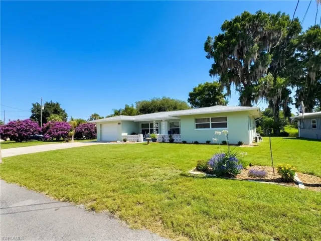 1745 Paradise Pt, Inverness, Florida 34450