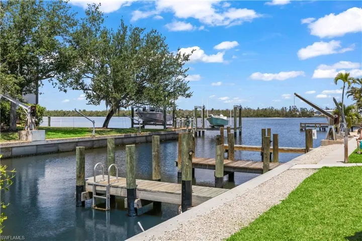 12200/12210  Shoreview  DR, Cape Coral, FL 33993