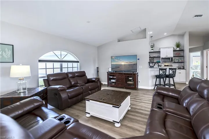 Open living space to kitchen and dining room