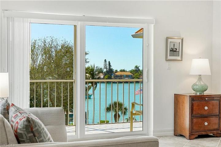816 W Elkcam CIR # 301, MARCO ISLAND FL 34145