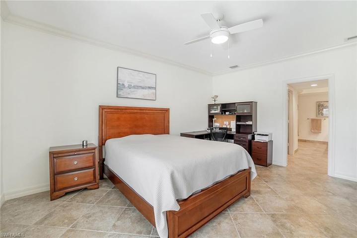 816 W Elkcam CIR # 301, MARCO ISLAND FL 34145