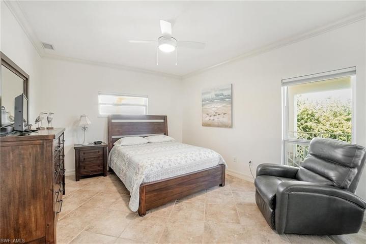 816 W Elkcam CIR # 301, MARCO ISLAND FL 34145