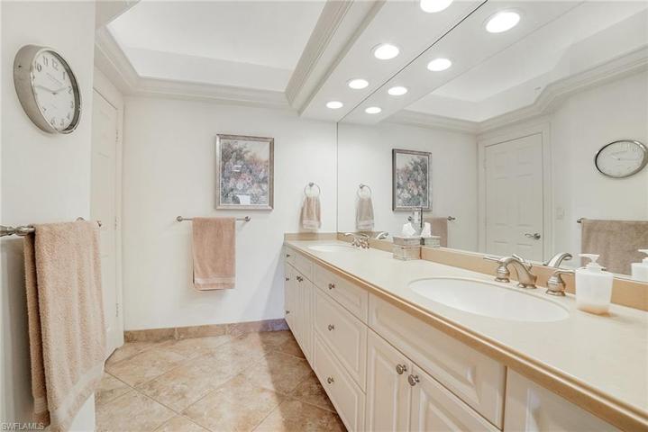 816 W Elkcam CIR # 301, MARCO ISLAND FL 34145