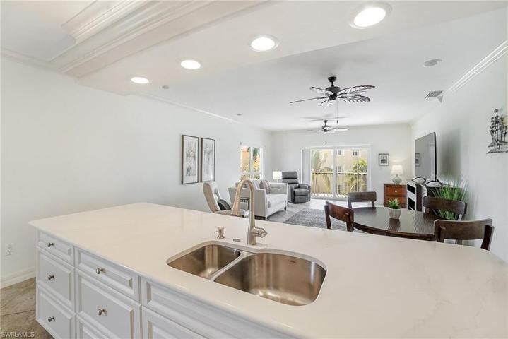 816 W Elkcam CIR # 301, MARCO ISLAND FL 34145
