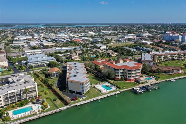 816 W Elkcam CIR # 301, MARCO ISLAND FL 34145