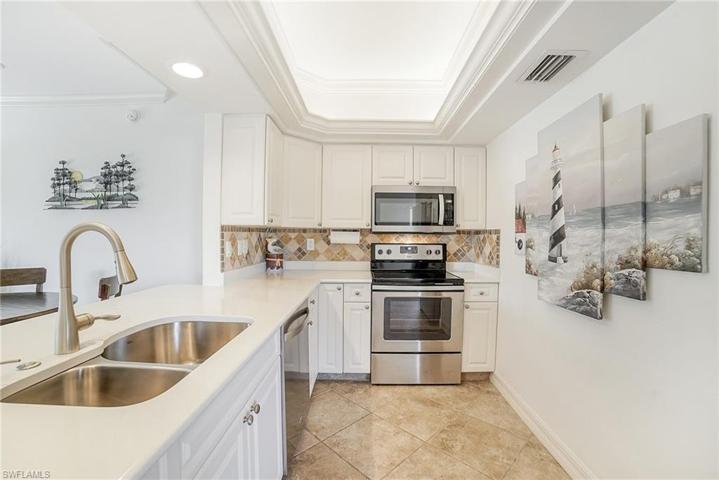 816 W Elkcam CIR # 301, MARCO ISLAND FL 34145