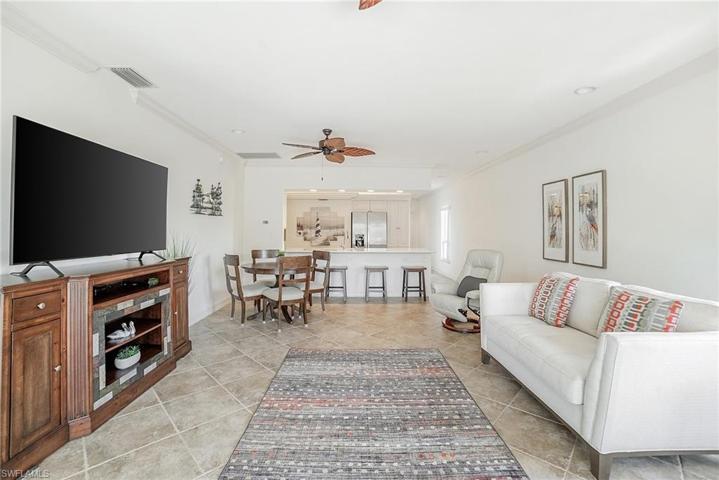816 W Elkcam CIR # 301, MARCO ISLAND FL 34145