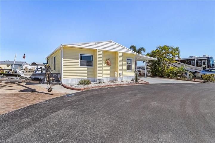 3106 Bounty LN, ST. JAMES CITY FL 33956