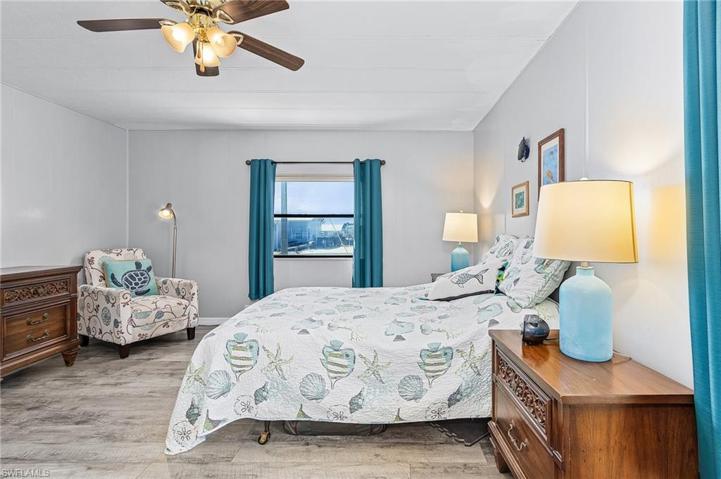 3106 Bounty LN, ST. JAMES CITY FL 33956