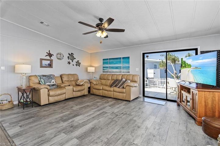 3106 Bounty LN, ST. JAMES CITY FL 33956